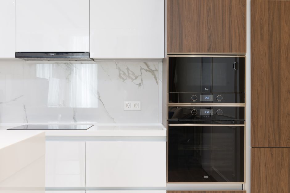 Horno de microondas en cocina